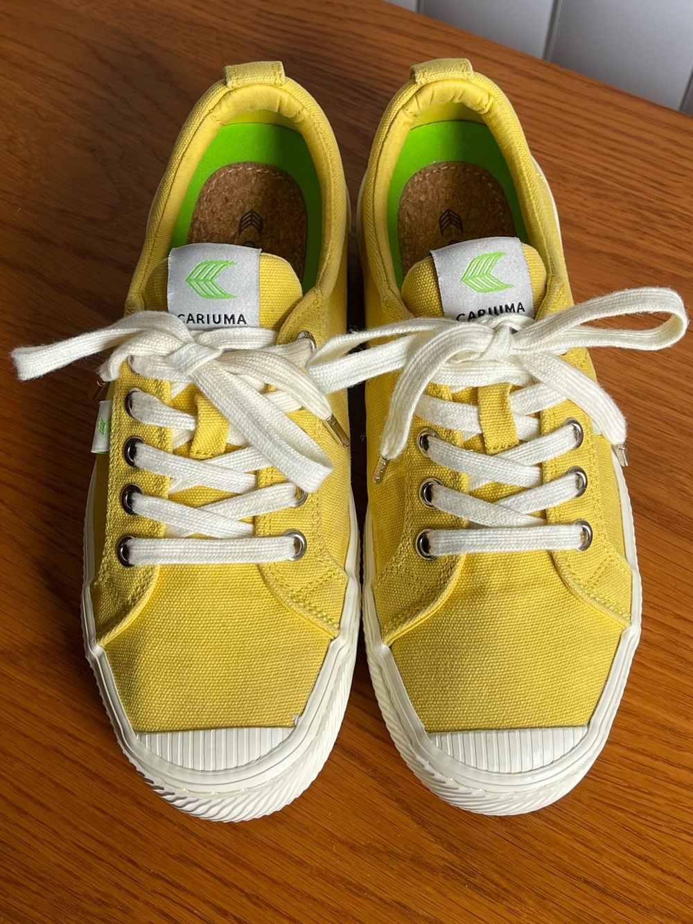 Cariuma Oca Low Canvas Sneakers Yellow Size 7